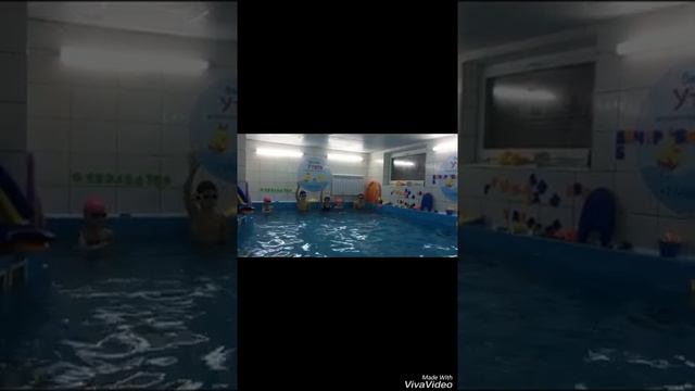 Как я плаваю в бассейне.