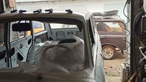 Москвич 2137 поставил лобовое стекло и потолок