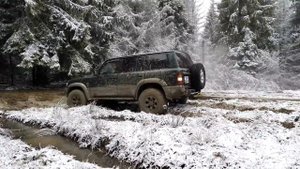 4x4 offroad Nissan Patrol Y61 2.8, 3.0 cestou na chalupu (4K).