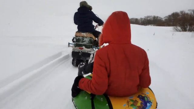 Dingo T150 По сырому снегу на ватрушках смотреть онлайн