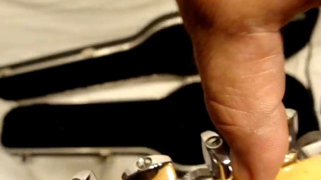 2000 Fender USA Stratocaster Ash White detailed смотреть онлайн