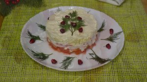 Попробуйте нежный салат с крабовыми палочками и сочными помидорами - идеальное сочетание вкуса и пит