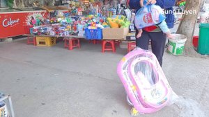 The great love of a 16-year-old single mother, buying milk and clothes for her children - Sung Luye