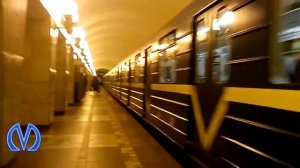 СПб Метро: Состав типа 81-717/714 «Номерной», на станции: «Проспект Просвещения».