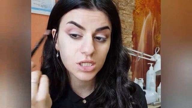 Минимум косметики. Макияж минимальным набором косметики. Лайфхак нанесения теней смотреть онлайн