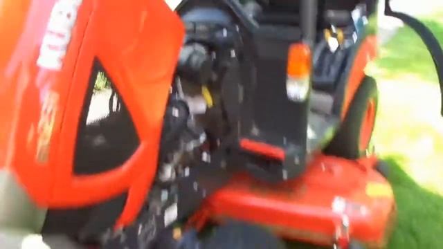 Коммунальный минитрактор Kubota bx231. Краткий обзор и опробование в качестве газонного трактора.