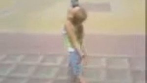 Девочка и бинокля