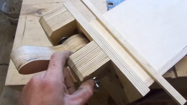 Параллельный упор для распиловочного стола. Короткий, изготовленный из фанеры своими руками смотреть онлайн