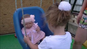 Прогулка на детской площадке с реборном. Алиса на прогулке на детской площадке видео