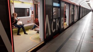 81 775 "Дейна" на станции Проспект Мира(Кольцевая линия)