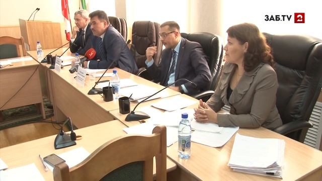 Депутат Щебеньков сравнил бизнес с курочкой, чьи перья вырывают, а тушку варят