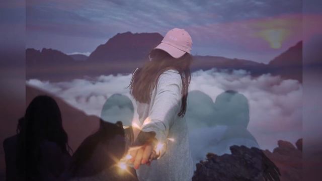 Нас тянет к тем, кто душу обнимает...(А. Туганов). Создание ролика и прочтение - Наталья Варгас смотреть онлайн