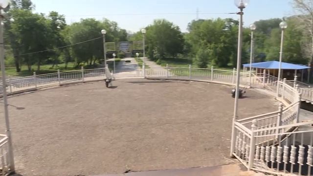 Продолжается текущий плановый ремонт пешеходного моста через Урал в Оренбурге смотреть онлайн