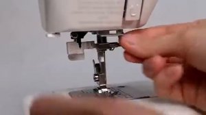 Janome J925s встроенный нитевдеватель