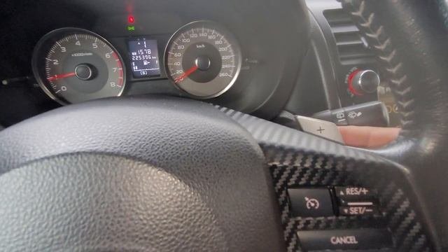 Почему не переключает подрулевой переключатель скоростей?