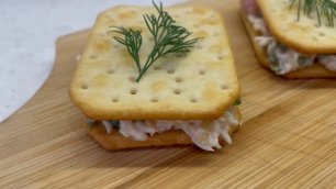 Сырная закуска из крекеров // Cheesy cracker appetizer
