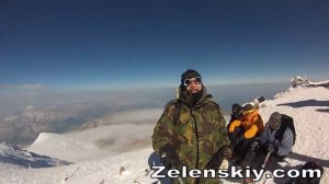 На вершине горы Эльбрус
