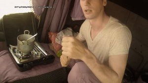 Как приготовить обед в кабине грузовика !
