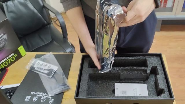 Видеокарта MSI GeForce RTX 4070 Ti GAMING X SLIM 12G смотреть онлайн