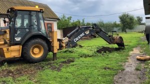DEERE экскаватор капает яму для септика, канализация…