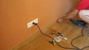 Монтаж пластикового плинтуса поверх линолеума
