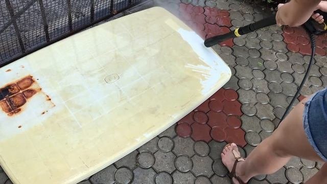 Как отмыть старый пожелтевшый пластмассовый стол от желтизны жира и накипи с помощью керхера лайфха