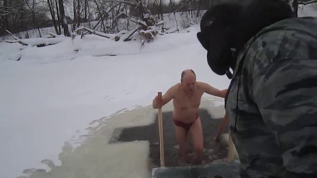 Крещенское купание 2013 . Рыбинск . Цент отдыха Кстово . смотреть онлайн