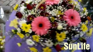 Как сделать корзину из живых цветов:)