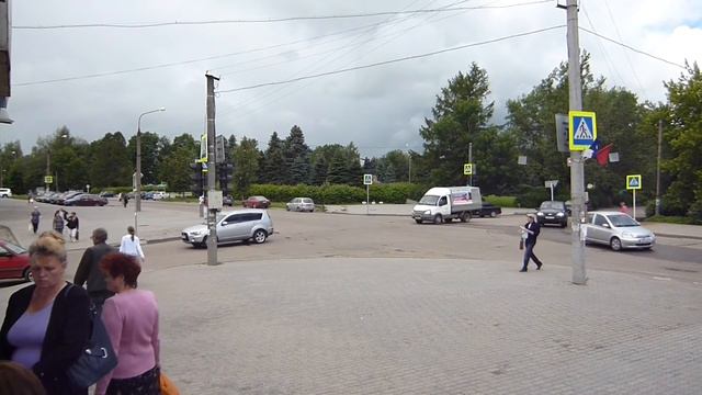 Перекрёсток - вид с улицы Парижской Коммуны (Вязьма) 27.06.2012