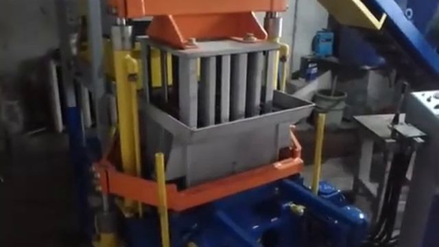 Сделать стеновые блоки на вибропрессе Рифей Кондор сможет каждый смотреть онлайн