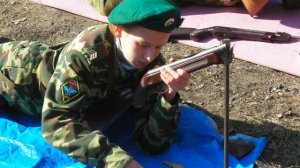 Юный пограничник. "Сегодня ночью всё спокойно на границе, но всё равно застава не смыкает глаз."