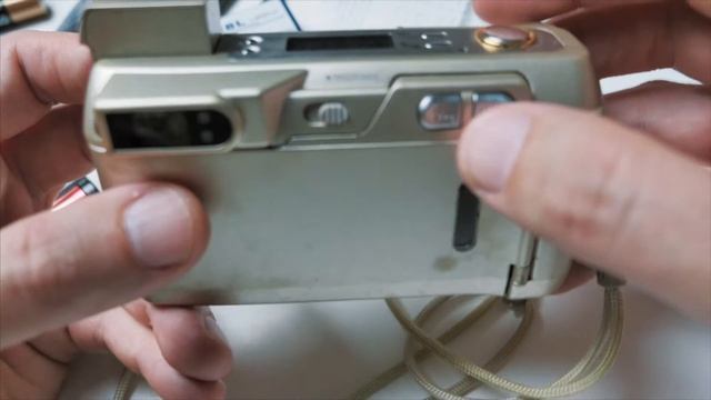 How To USE a NIKON Lite Touch Zoom 120 ED AF - BATTERY Replacement & REVIEW смотреть онлайн