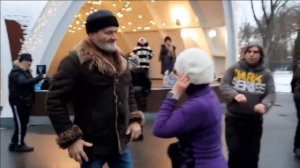 ?ЗАМАНИЛА!СОБЛАЗНИЛА!РАЗДРАЗНИЛА!ТАНЦУЕМ В ПАРКЕ!?????