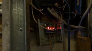 Электричество в гараже от солнечных батарей, а вода в кране от дождя... Все своими руками!