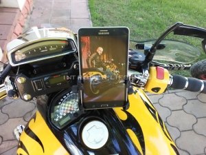 Универсальные держатели телефонов, смартфонов, планшетов и навигаторов на руле вашего мотоцикла.