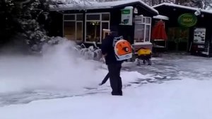 Уборка снега воздуходувкой Stihl BR 430