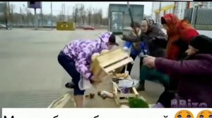 парень построил бабушкам базар