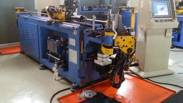 Гибка алюминиевой трубы на CNC25, YLM смотреть онлайн