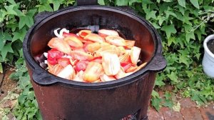 Басма в казане на костре