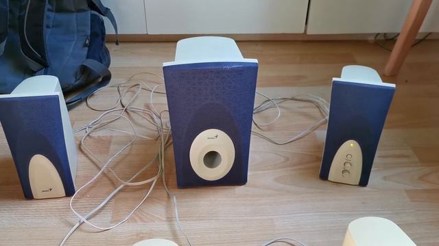 Speaker Genius SW-K106 vs SP-K10