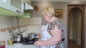 Обед для всей семьи. Сосиски в тесте. Красный борщ. Жаркое.