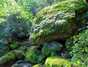 Карстовый источник Карасу-Баши, исток реки Биюк-Карасу.