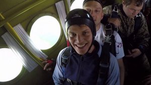 Мой первый прыжок с парашютом с высоты 2400 метров. Логиново Екатеринбург лето. Парашютный спорт 0+