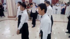 Танец официантов. Флешмоб