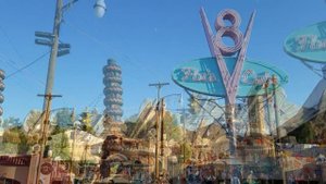 DISNEYLAND MCQUEEN MATER IN CARS LAND HALLOWEEN SPIDERMAN MONSTERS Диснейленд