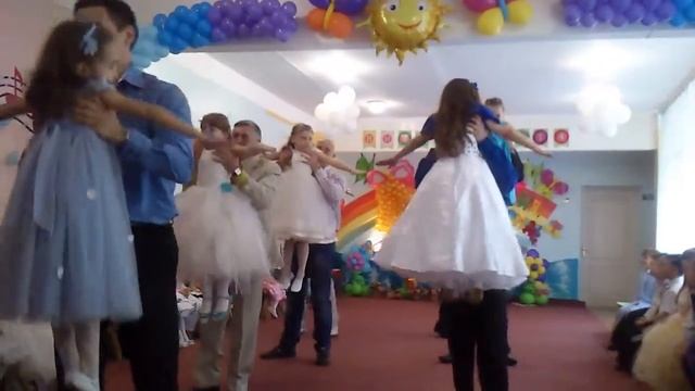 Танец пап и дочек на выпускном в детском саду смотреть онлайн