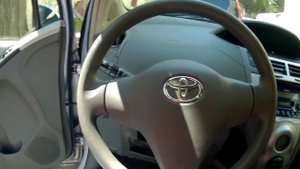 Обзор Toyota Vitz с левым рулем, аналог европейского Toyota Yaris