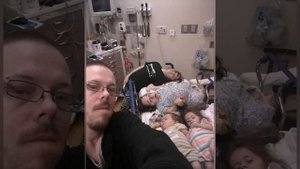 Женщина,несмотря на свой недуг,родила троих детей