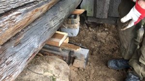 Продолжаем поднимать сруб. Ремонт старого дома (Часть 5, День 12).