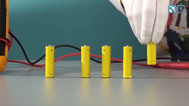 Проверка батареек / Домашняя лаборатория / выпуск №6 смотреть онлайн
